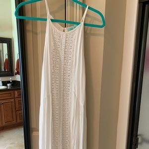 Size large white maxi.